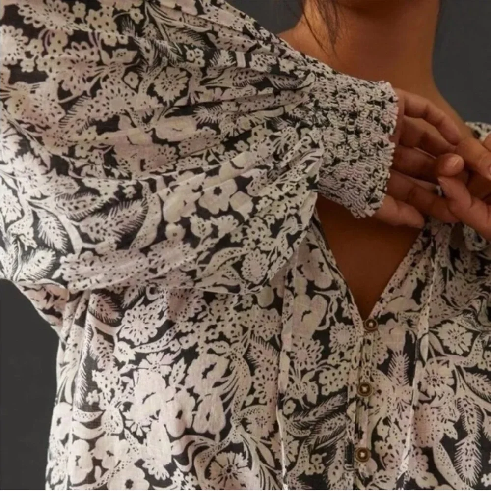 By Anthropologie cotton button-front peasant blouse in muted floral. Size: XS - Picture 5 of 14